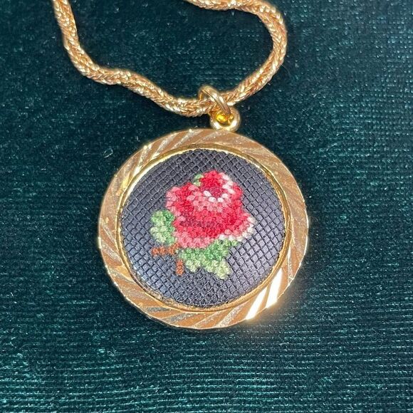 Vintage handmade cross stitch rose pendant on gold rope chain - Picture 5 of 9